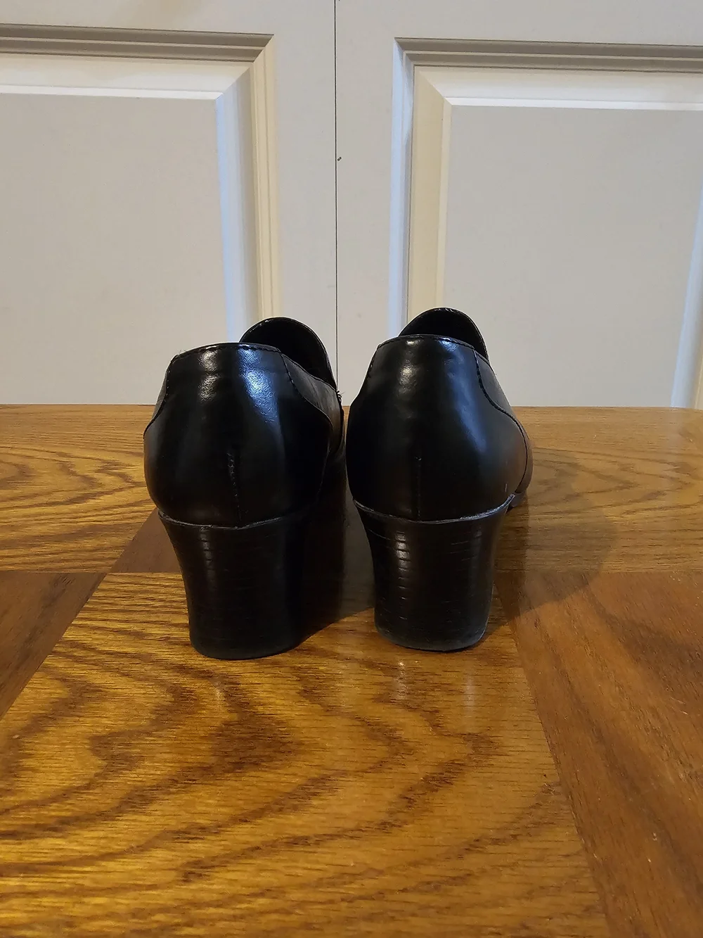 Black Leather Womens Slip-On Heels Thomas McCan Sz 8